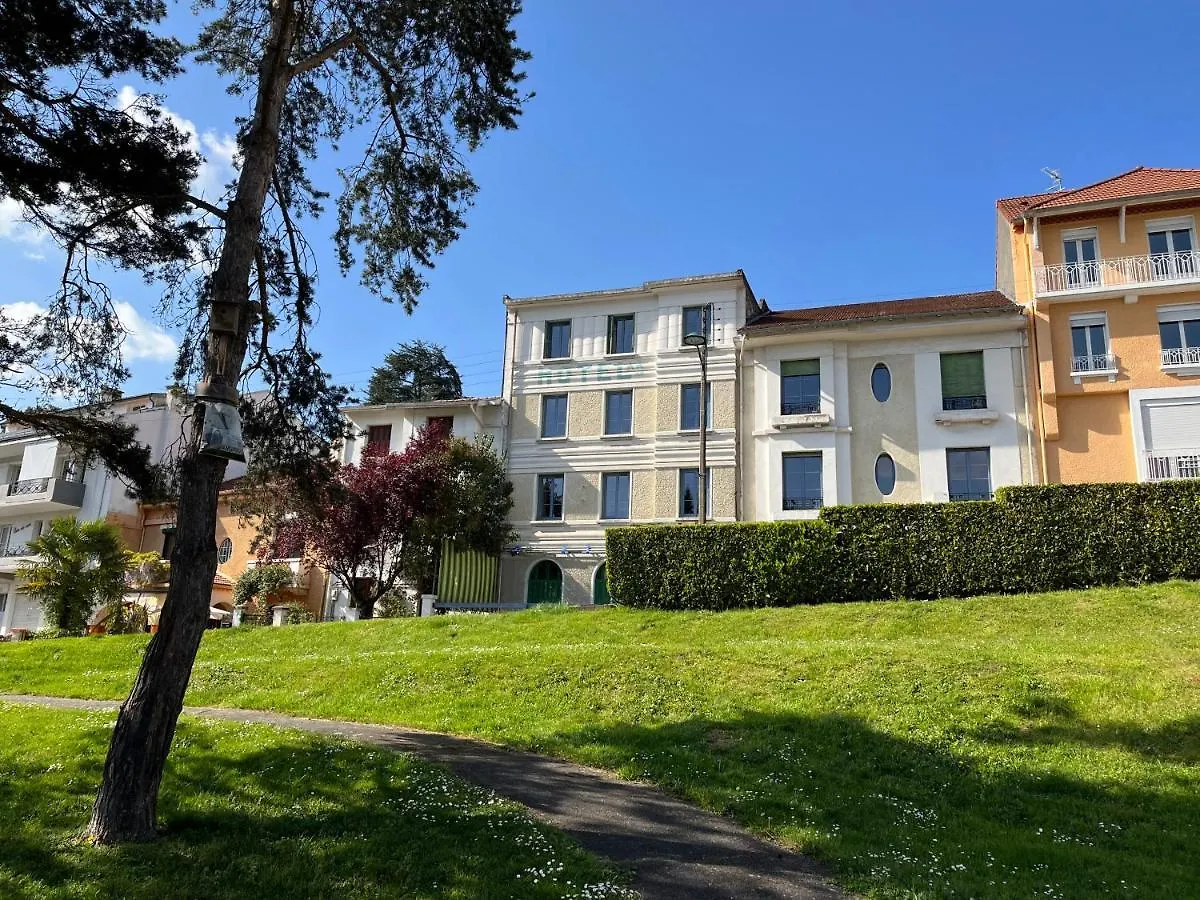 Escapade A Lourdes Dans Beau T2 Avec Terrasse - Proche Gare Et Centre Ville Apartman