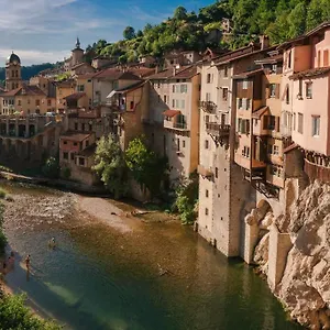 maison-suspendue-avec-jacuzzi-privatif.hotels-rhonealpes.com/